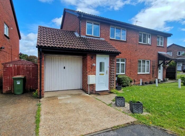 3 Bedroom End Of Terrace House To Rent In Quebec Gardens, Bursledon, SO31