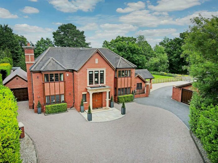 7 Bedroom Detached House For Sale In Umberslade Road, Earlswood - Stunning Five Bedroom Home, Two Bedroom Bungalow And Stables!, B94