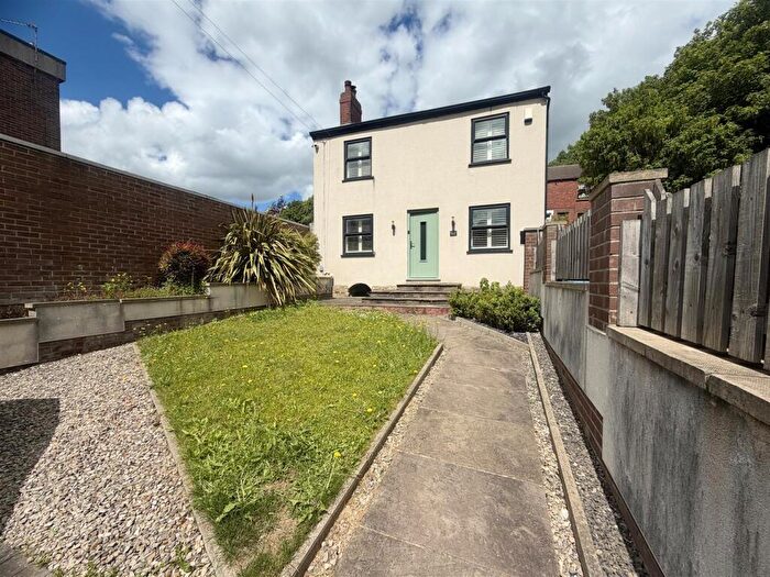 3 Bedroom Detached House For Sale In High Street, Kippax, Leeds, LS25