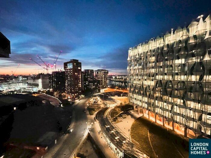 2 Bedroom Apartment To Rent In Legacy Building, Viaduct Gardens, SW11