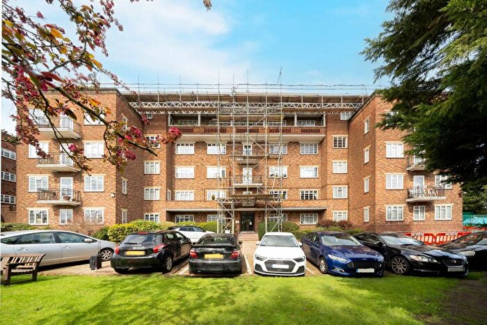2 Bedroom Flat To Rent In Mulberry Close, London, NW4