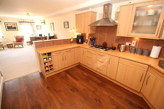 2 Bedroom Flat For Sale In Cromarty Grove, Inverkip, PA16