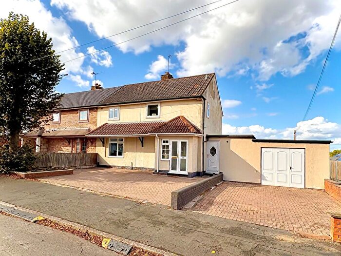3 Bedroom Semi-Detached House For Sale In The Vista, Sedgley, DY3