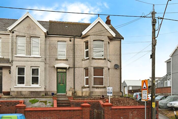 4 Bedroom End Of Terrace House For Sale In High Street, Ammanford, Carmarthenshire, SA18