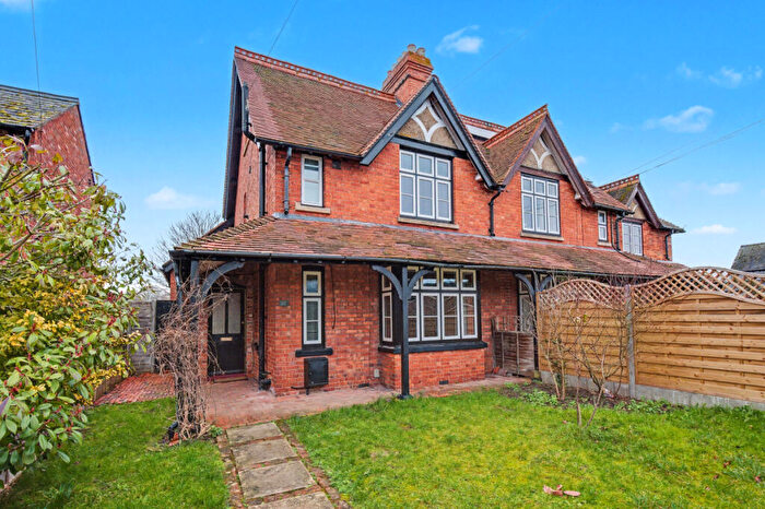 4 Bedroom Semi Detached House For Sale In Henley Road, Sandford-on-Thames, OX4