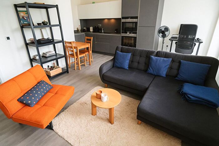 1 Bedroom Flat To Rent In Avenue Road, London, W3