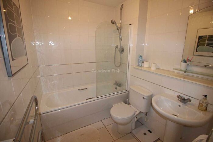 2 Bedroom Apartment To Rent In City South, City Road East, Southern Gateway, M15