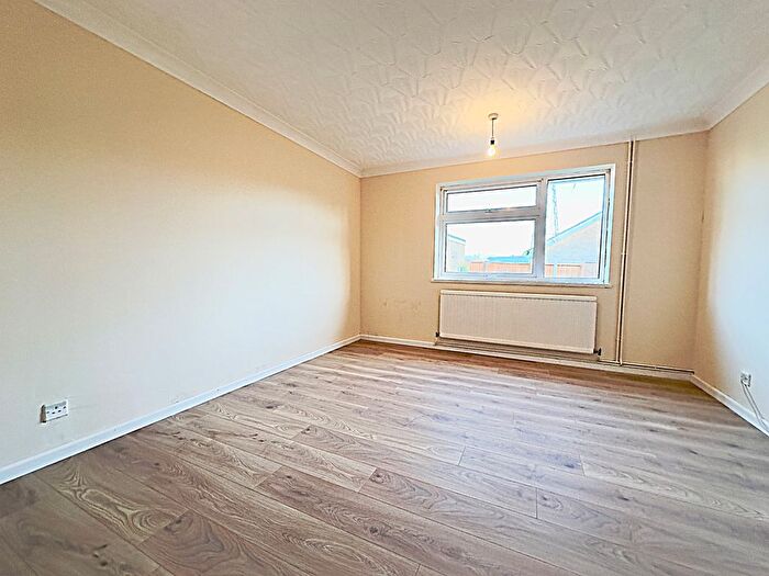 2 Bedroom Bungalow To Rent In Itchen Close, Bedford, MK41