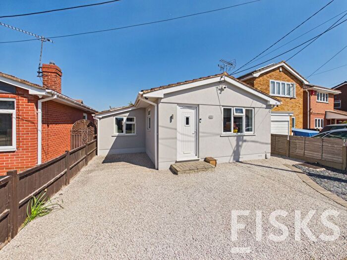 2 Bedroom Detached Bungalow For Sale In Thisselt Road, Canvey Island, SS8