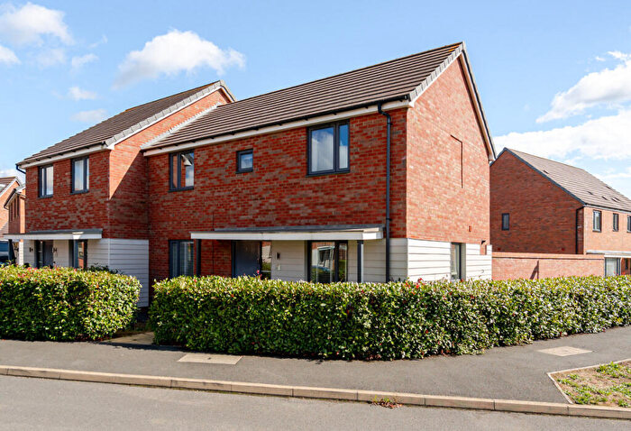 3 Bedroom Semi-Detached House For Sale In Lunniss Way, Wootton, MK43