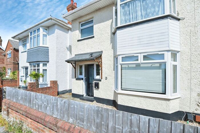 1 Bedroom Maisonette For Sale In Beswick Avenue, Bournemouth, BH10