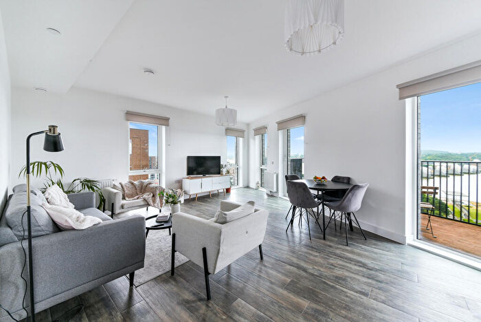 3 Bedroom Apartment To Rent In Pontoon Dock London, E16