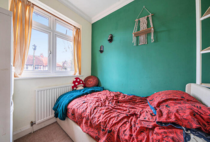 3 Bedroom Terraced House For Sale In Caldbeck Avenue, Worcester Park, KT4