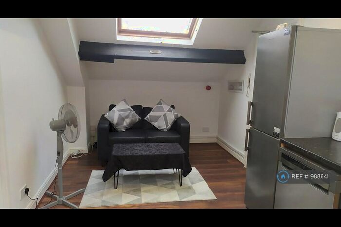 1 Bedroom Flat To Rent In Nancroft Mount, Leeds, LS12