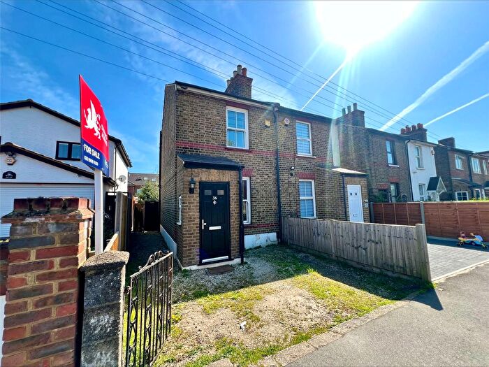 2 Bedroom Semi-Detached House For Sale In Hounslow Road, Hanworth, Feltham, TW13