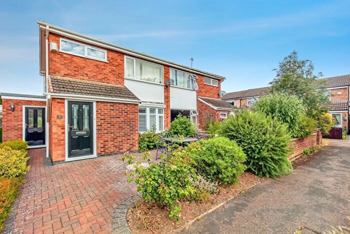 3 Bedroom Semi Detached House For Sale In Melrose Close, Stamford, PE9