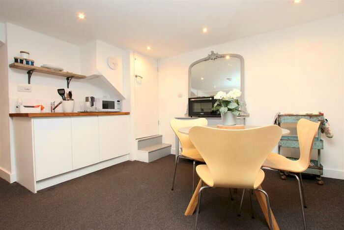 1 Bedroom Flat To Rent In High Street, Weston, Bath, BA1