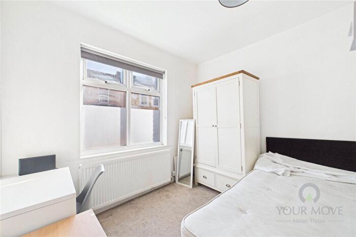 4 Bedroom House To Rent In Moore Street, Poets Corner, Northampton, NN2