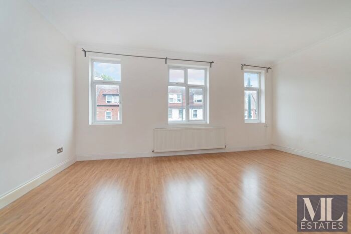 4 Bedroom Flat To Rent In Finchley Road, Temple Fortune, NW11