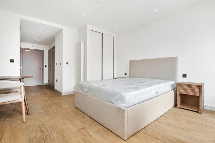 Studio To Rent In The Eades - Selborne Road, London, E17
