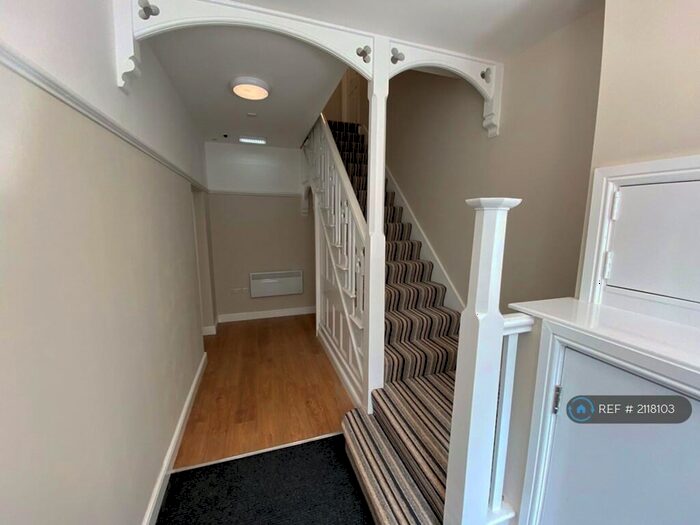 1 Bedroom Flat To Rent In Porthill, Newcastle U Lyme, ST5