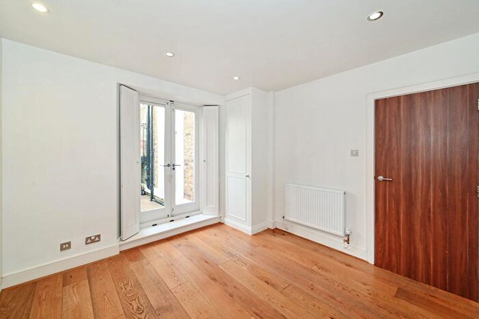 2 Bedroom Apartment To Rent In Garden Flat, Camden Road, Camden, NW1