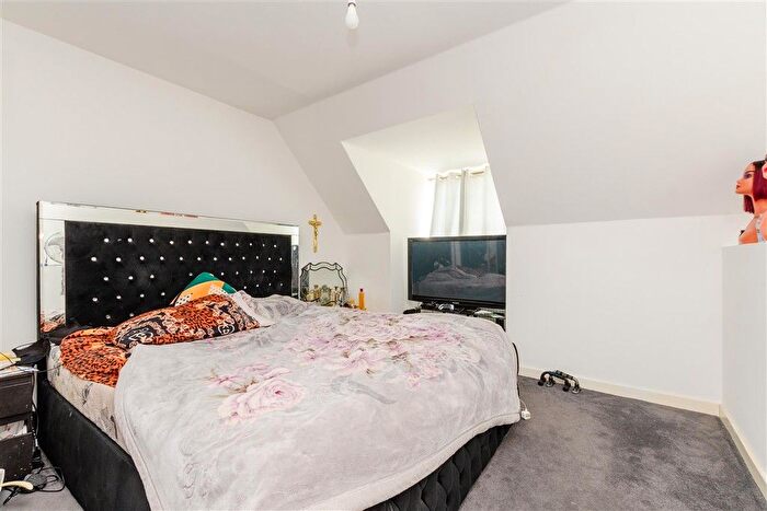 3 Bedroom End Of Terrace House For Sale In Geneive Road, Gravesend, Kent, DA11