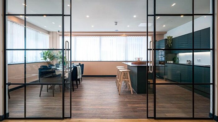 2 Bedroom Apartment To Rent In Queensway, Southampton, Hampshire, SO14
