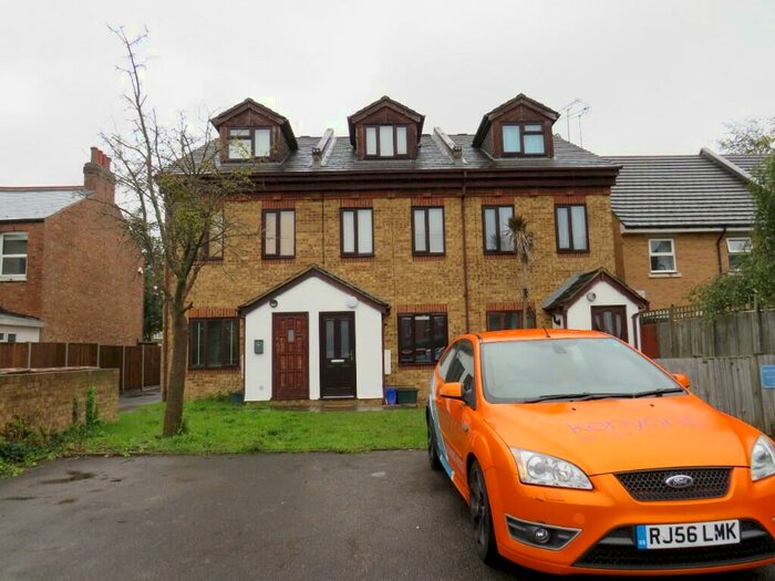 1 Bedroom Flat To Rent In Wolseley Road, Mitcham, Surrey, CR4