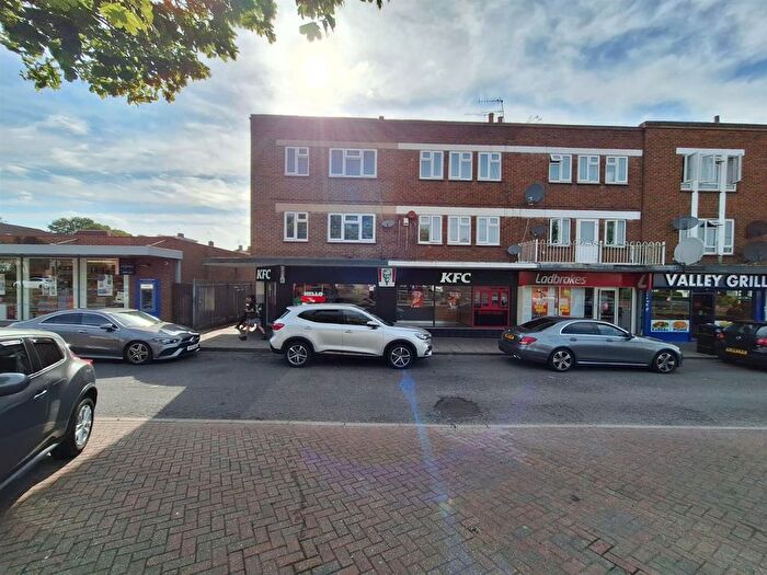 3 Bedroom Flat To Rent In The Parade, Valley Drive, Gravesend, DA12