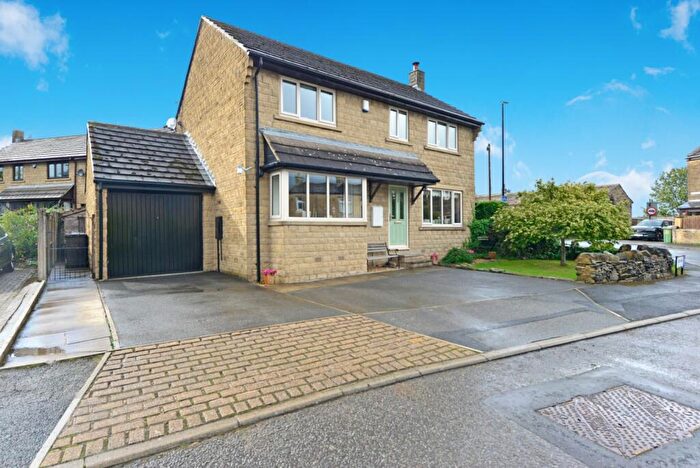 4 Bedroom Detached House For Sale In Acer Way, Scholes, BD19