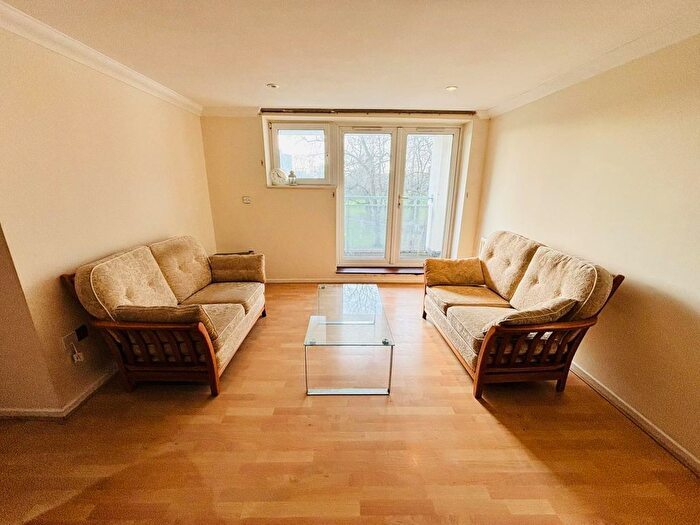 2 Bedroom Flat To Rent In Palmerston Road, Southampton, SO14