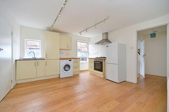 1 Bedroom Flat To Rent In Church Street, Godalming, GU7