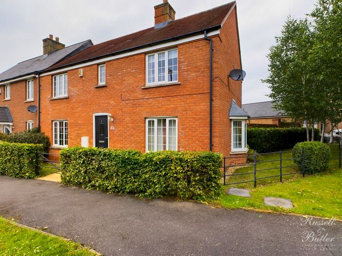 3 Bedroom Semi-Detached House To Rent In Whitehead Way, Buckingham, Buckinghamshire, MK18