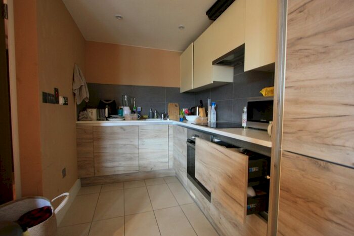 2 Bedroom Flat To Rent In London Road, Kingston, KT2