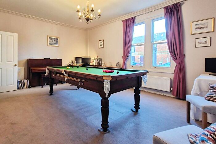 4 Bedroom Link Detached House For Sale In East Street, Crowland, Peterborough, PE6