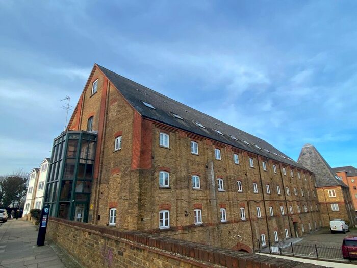 1 Bedroom Flat To Rent In The Maltings, Clifton Road, Gravesend, Kent, DA11