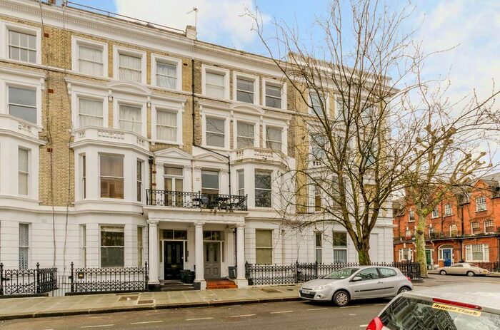 2 Bedroom Flat To Rent In Castletown Road, Barons Court, London, W14