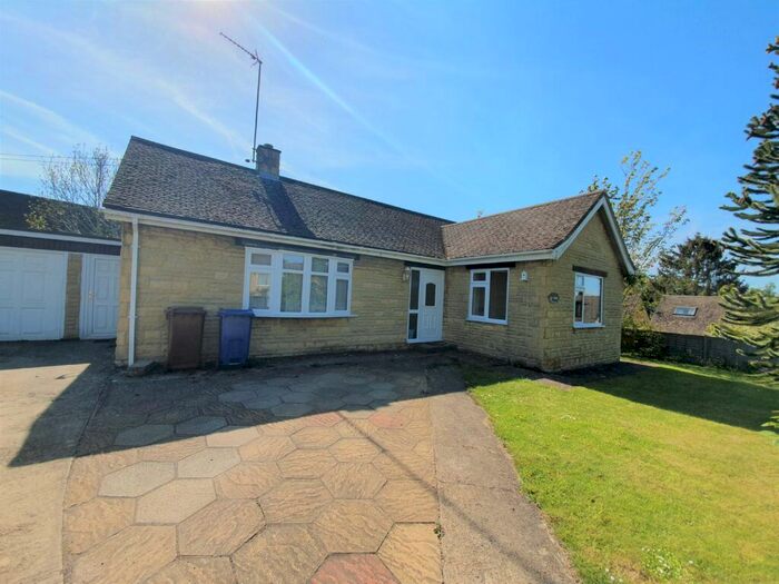 3 Bedroom Detached Bungalow To Rent In Park Road, Hook Norton, Oxon, OX15