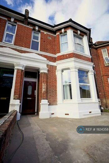 7 Bedroom Terraced House To Rent In Bernard Street, Southampton, SO14