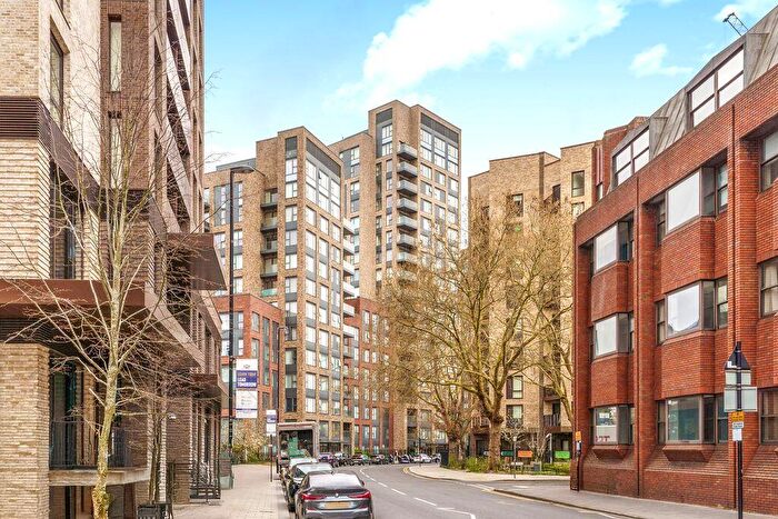 3 Bedroom Flat To Rent In Cherry Orchard Road, East Croydon, CR0