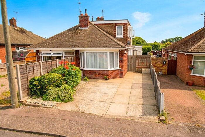 3 Bedroom Semi-Detached Bungalow For Sale In Chestnut Avenue, Bradwell, Great Yarmouth, NR31