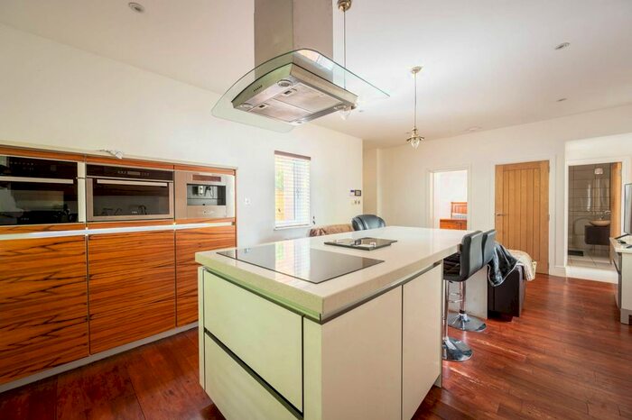 2 Bedroom Bungalow To Rent In The Annex, South Croydon, CR2