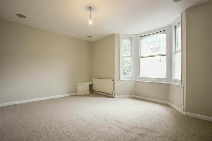 2 Bedroom Flat To Rent In Chiswick High Road, London, W4