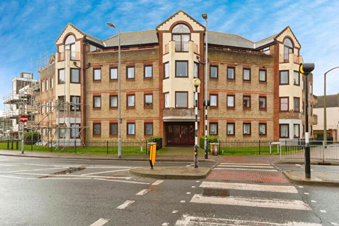 2 Bedroom Flat For Sale In Rosemary Road, Clacton-on-Sea, Essex, CO15