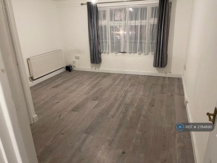 Studio To Rent In Netley Road, Ilford, IG2