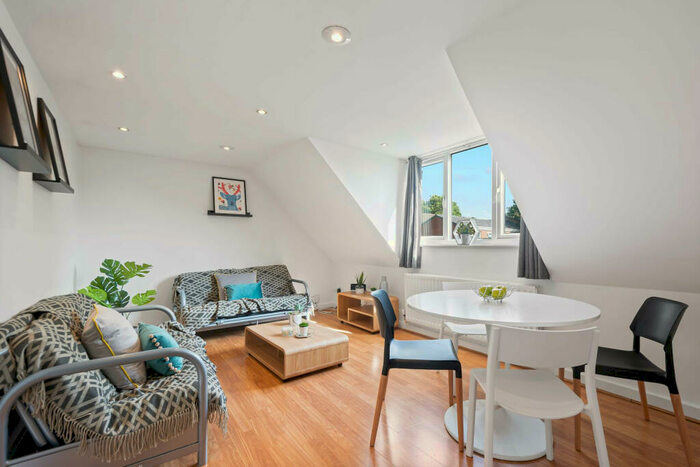 2 Bedroom House To Rent In Victoria Terrace, Leeds, LS3