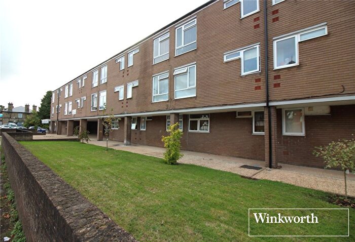 1 Bedroom Flat To Rent In High Street, Elstree, Borehamwood, Hertfordshire, WD6