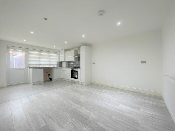 3 Bedroom Flat To Rent In Derby Road, Enfield, EN3