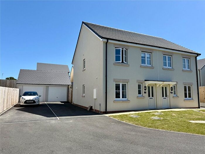 3 Bedroom Semi-detached House For Sale In Lingfield Gardens, Whitland, Carmarthenshire, SA34